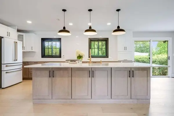 2050 Mt Kisco DRIVE, Elm Grove, WI 53122