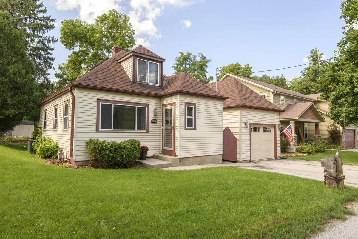 2027 W Shore DRIVE, Delafield, WI 53018 - #1