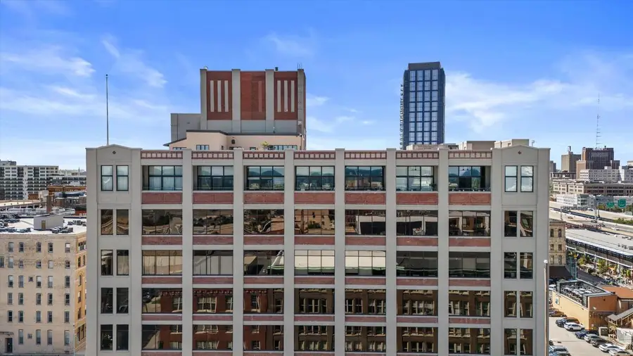 320 E Buffalo STREET #804, Milwaukee, WI 53202 - #2