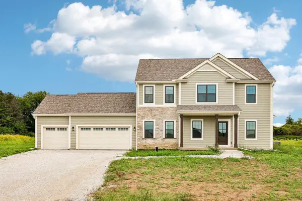 W275N8210 Harvest COURT, Hartland, WI 53029