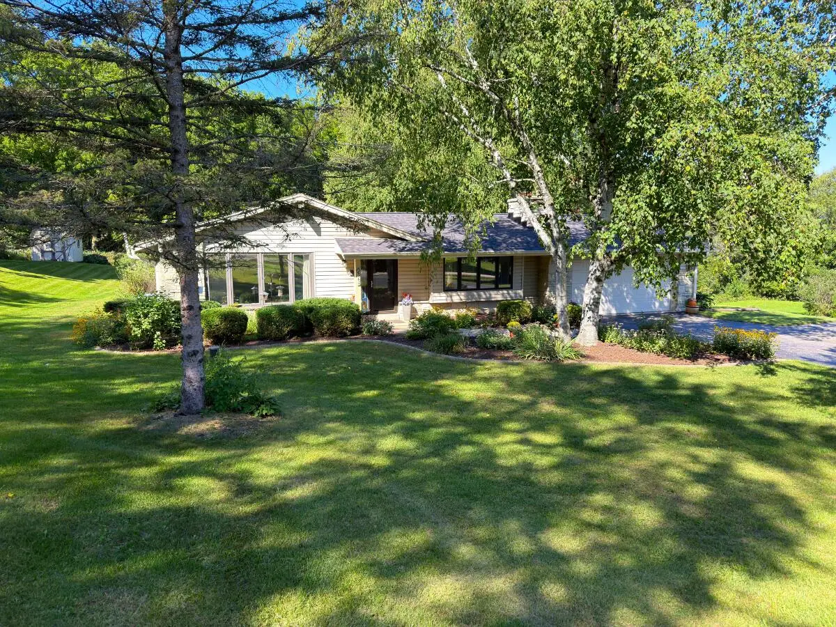 W240N4035 Swan ROAD, Pewaukee, WI 53072 - #1