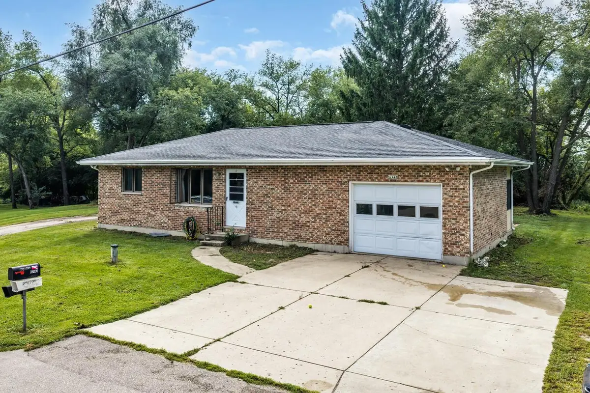 N2443 Giles DRIVE, Burlington, WI 53105 - #1