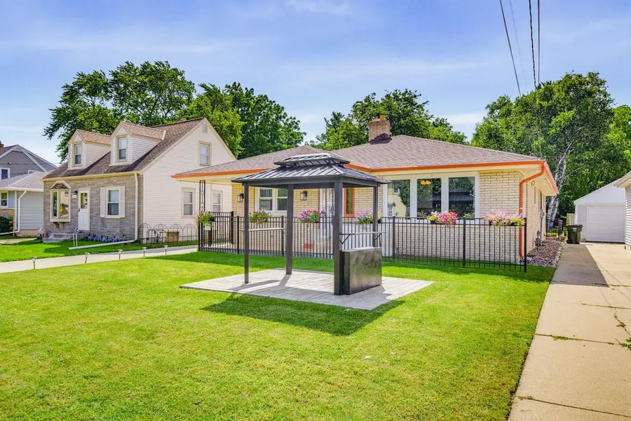 2035 E Howard AVENUE, Milwaukee, WI 53235 - #2