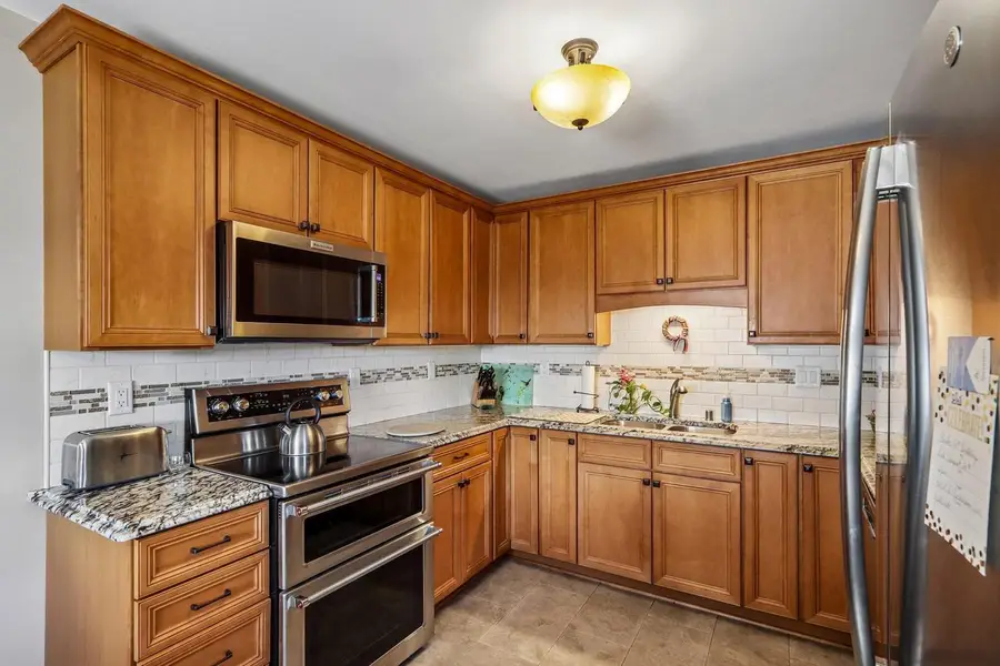 5619 S Illinois AVENUE, Cudahy, WI 53110 - #3