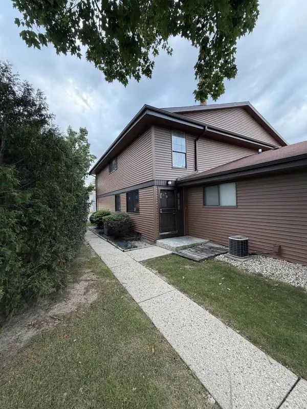 6972 N Raintree COURT, Milwaukee, WI 53223