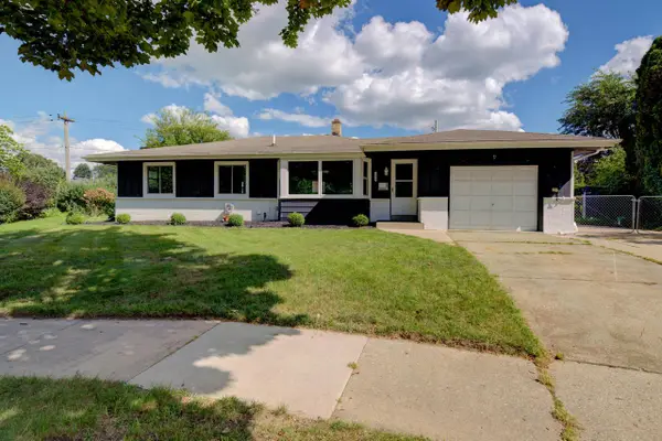 1429 Empire COURT, Waukesha, WI 53186