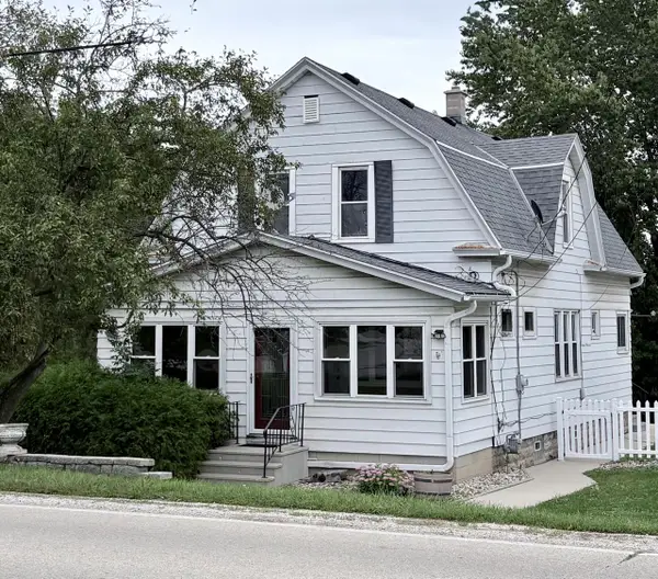 8860 S 5th AVENUE, Oak Creek, WI 53154