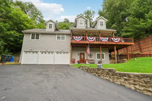 7920 Greendale AVENUE, Burlington, WI 53105