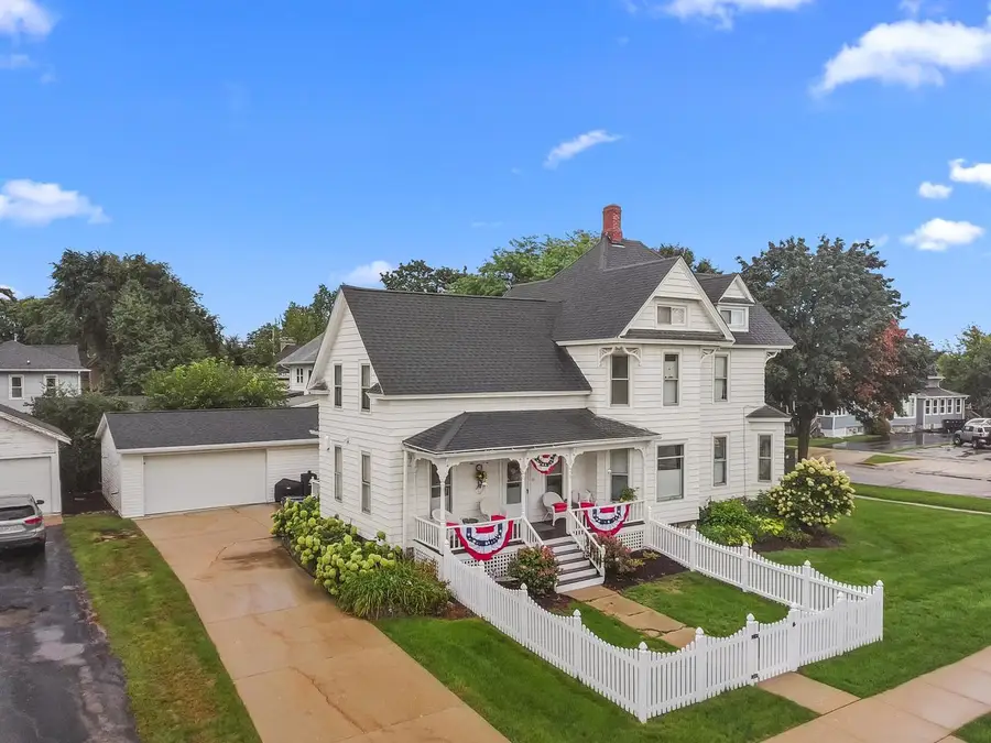102 E Court STREET, Elkhorn, WI 53121 - #2