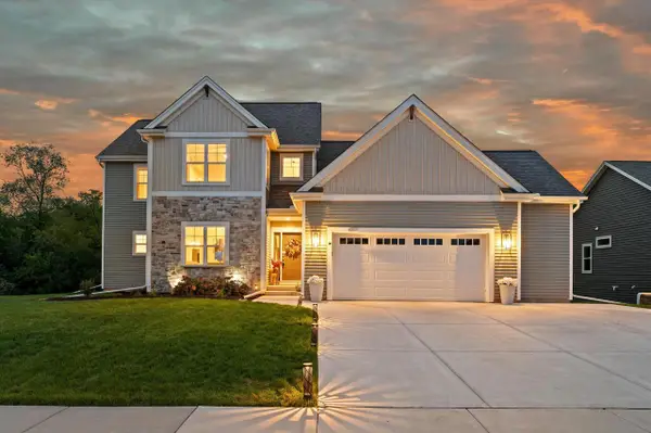 923 Kohlwey DRIVE, Grafton, WI 53024