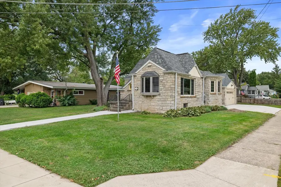2000 Summit AVENUE, Waukesha, WI 53188 - #3