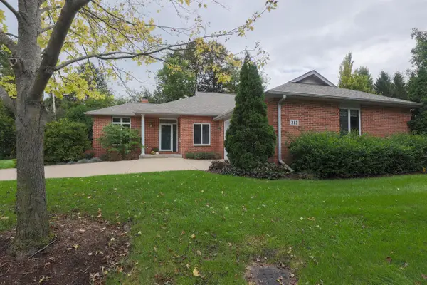 212 Thorngate COURT #8, Burlington, WI 53105