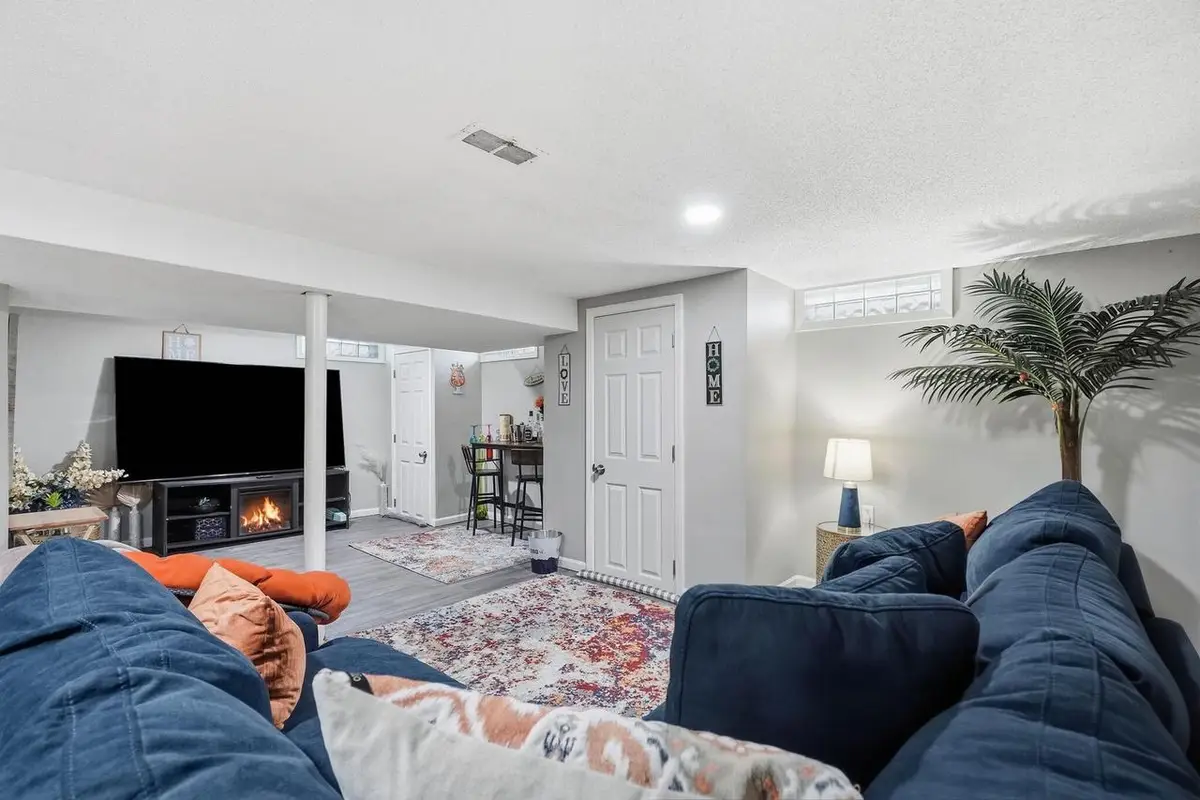 5800 W Vienna AVENUE, Milwaukee, WI 53216 - #1