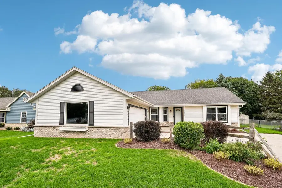 1917 Rustic WAY, Waukesha, WI 53186 - #2