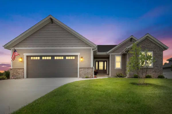 S54W25469 Pebble Brook COURT, Waukesha, WI 53189