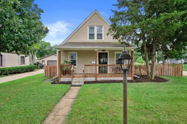 153 W Roberta AVENUE, Waukesha, WI 53186