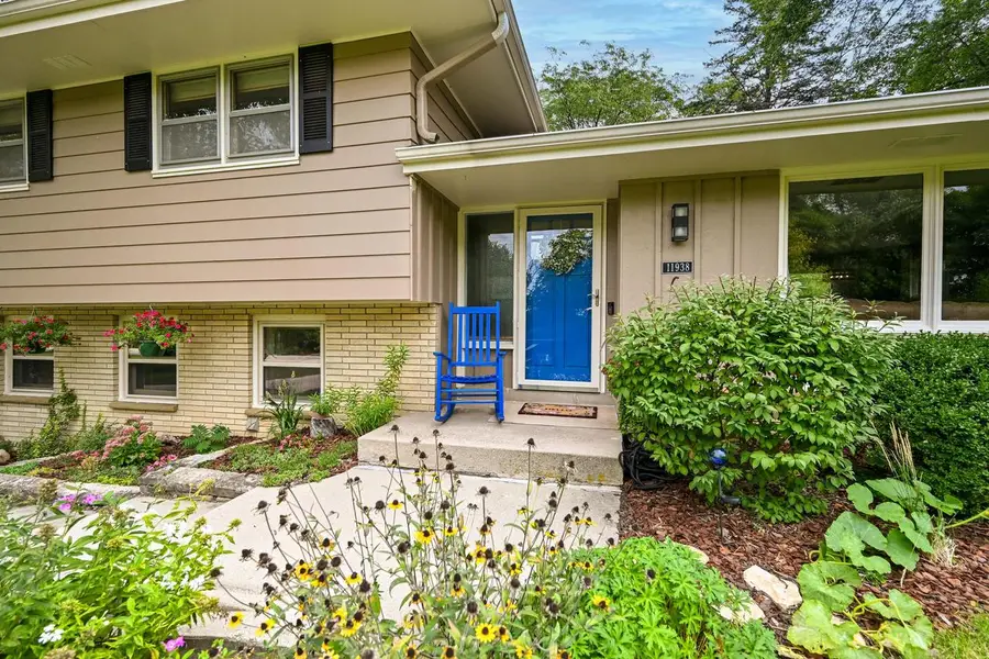 11938 N Ridgeway AVENUE, Mequon, WI 53097 - #2