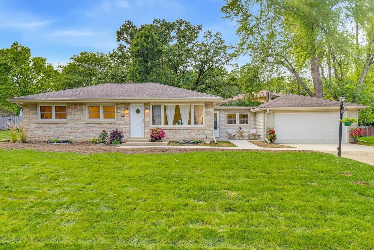 3285 N Knoll BOULEVARD, Wauwatosa, WI 53222 - #1