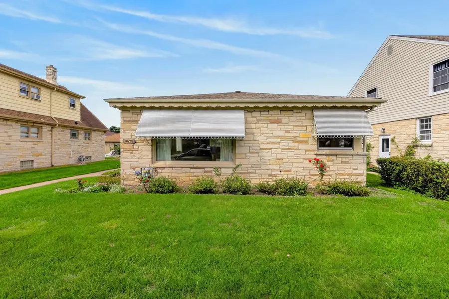 3579 S 14th STREET, Milwaukee, WI 53221 - #2