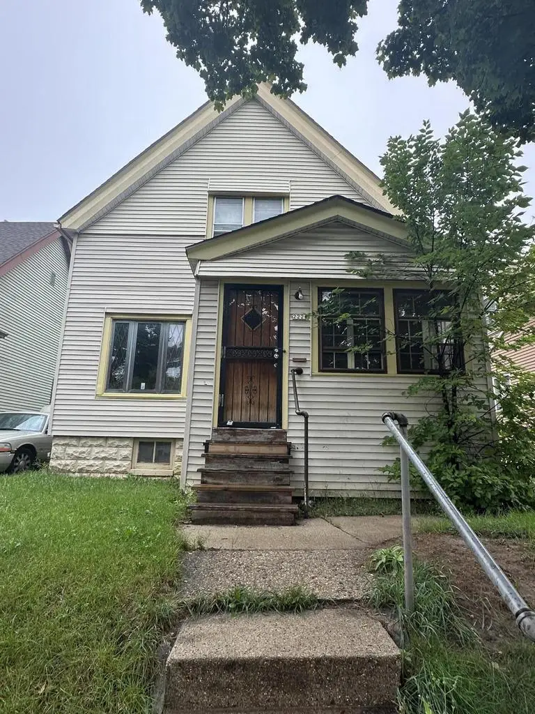 2222 W Finn PLACE, Milwaukee, WI 53206 - #1