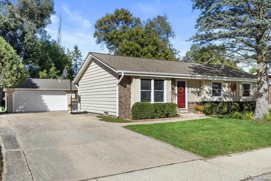 2104 Garland AVENUE, Waukesha, WI 53188 - #2