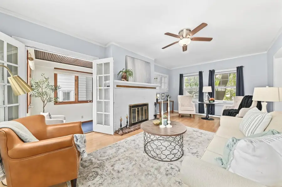 6836 W Wisconsin AVENUE, Wauwatosa, WI 53213 - #3