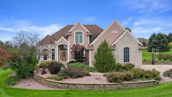 W287N921 Bedouin COURT, Waukesha, WI 53188