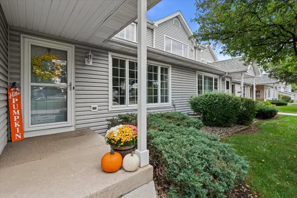 10210 W Whitnall Edge CIRCLE #F, Franklin, WI 53132