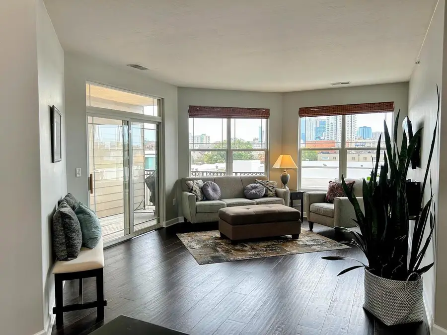 1619 N Farwell AVENUE #310, Milwaukee, WI 53202 - #2