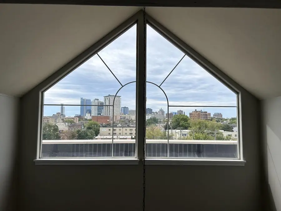 1619 N Farwell AVENUE #310, Milwaukee, WI 53202 - #3