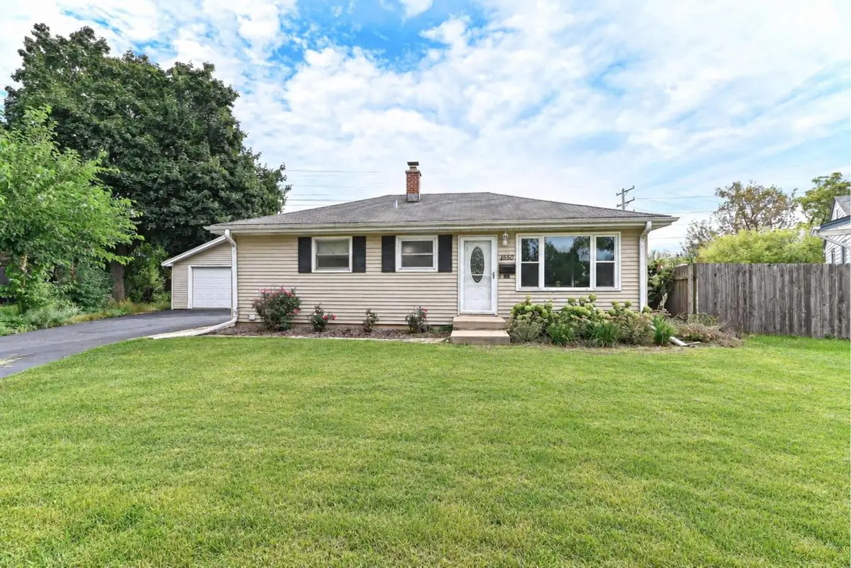 1350 Santa Monica CIRCLE, Waukesha, WI 53186 - #1