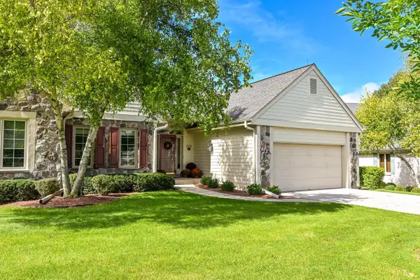 2636 W Lake Forest COURT, Mequon, WI 53092