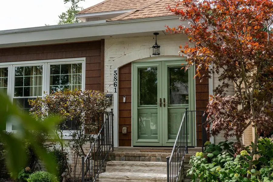 5861 N Bay Ridge AVENUE, Whitefish Bay, WI 53217 - #3