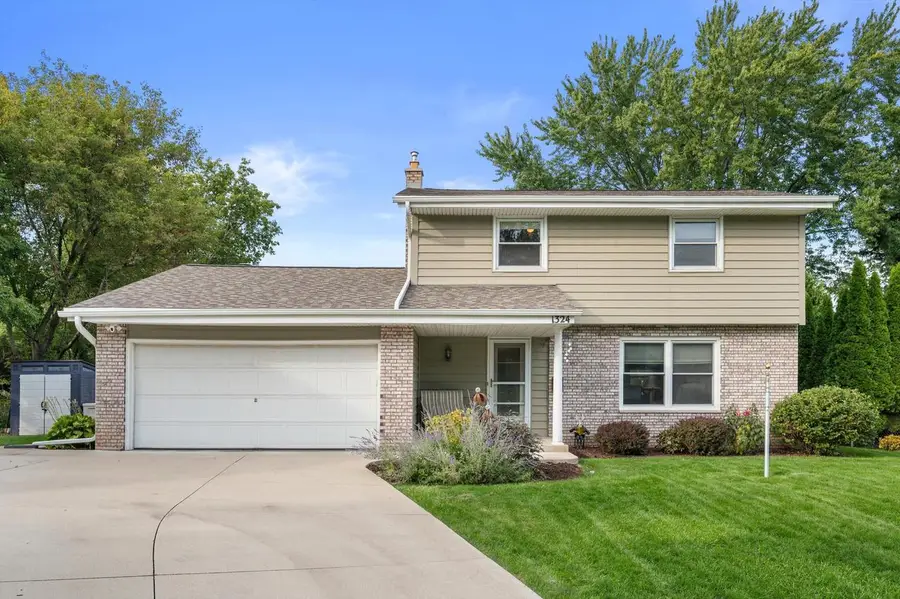 1324 W Paradise COURT, Glendale, WI 53209 - #2