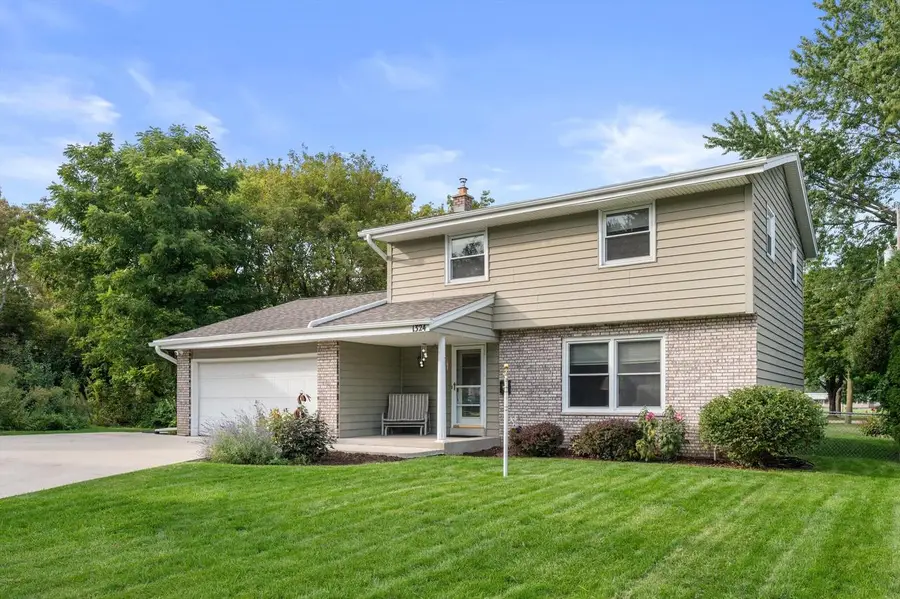 1324 W Paradise COURT, Glendale, WI 53209 - #3