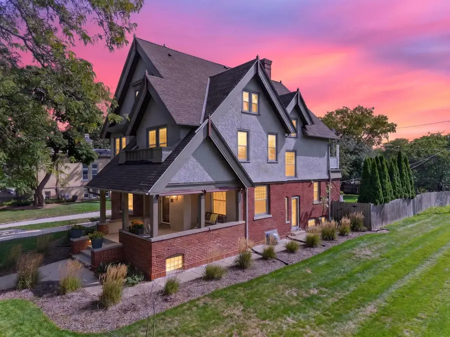 3223 W Highland BOULEVARD, Milwaukee, WI 53208 - #3