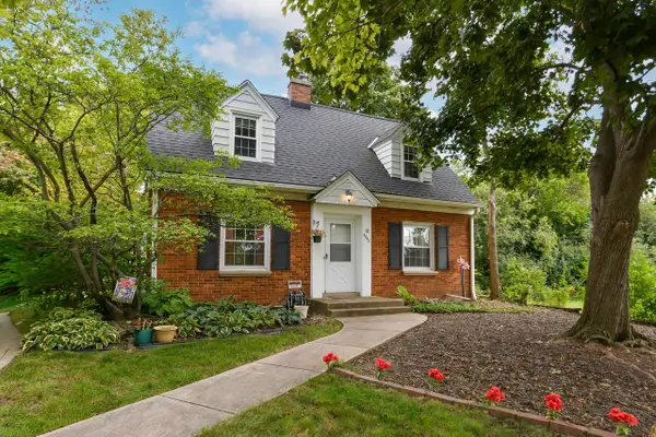 4042 N 111th STREET, Wauwatosa, WI 53222