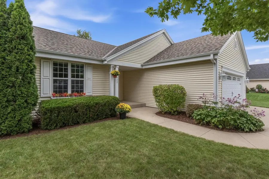 622 Hickory Hollow ROAD, Waterford, WI 53185 - #2