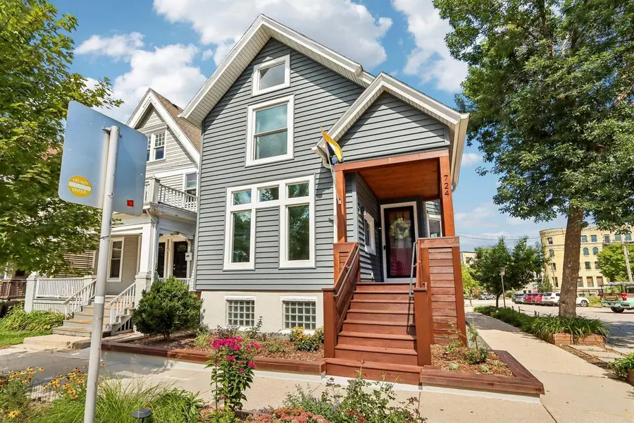 724 E Pearson STREET, Milwaukee, WI 53202 - #2