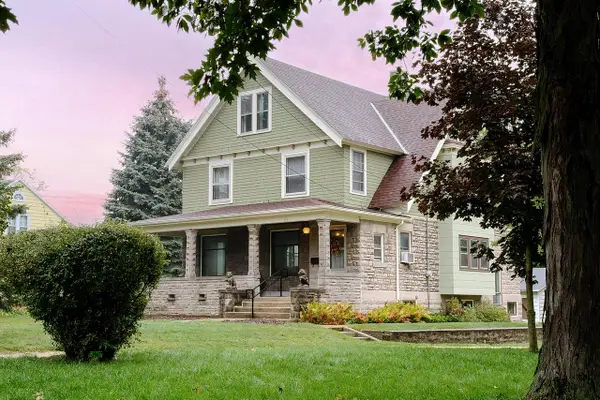 924 W Grand AVENUE, Port Washington, WI 53074