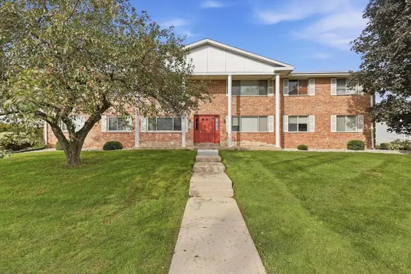 10278 W Whitnall Edge CIRCLE #204, Franklin, WI 53132
