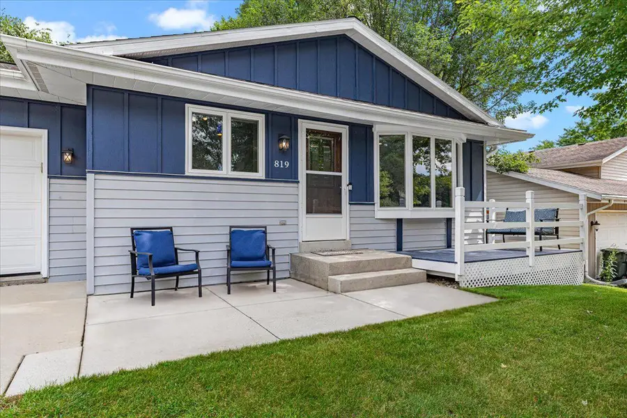 819 Kings Ridge COURT E, West Bend, WI 53090 - #2