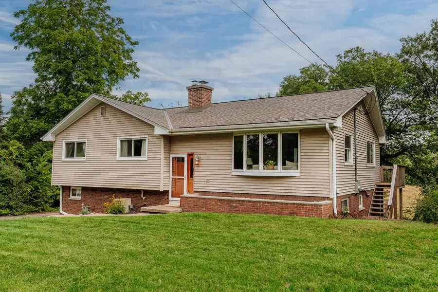 228 N Sawyer ROAD, Summit, WI 53066 - #3