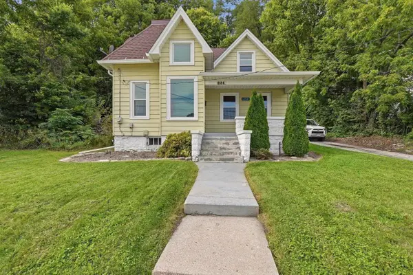634 E North STREET, Waukesha, WI 53188