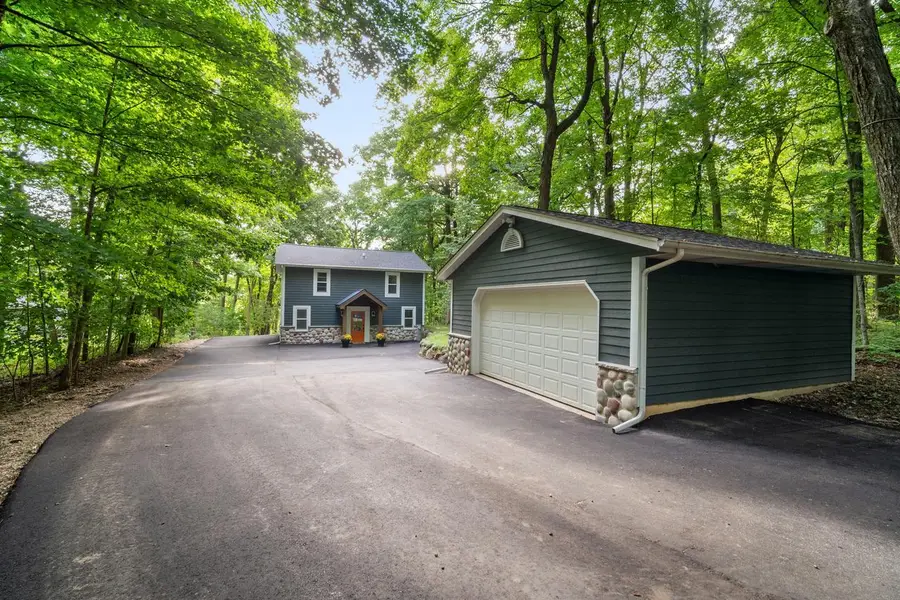 3951 Oak AVENUE, West Bend, WI 53095 - #3