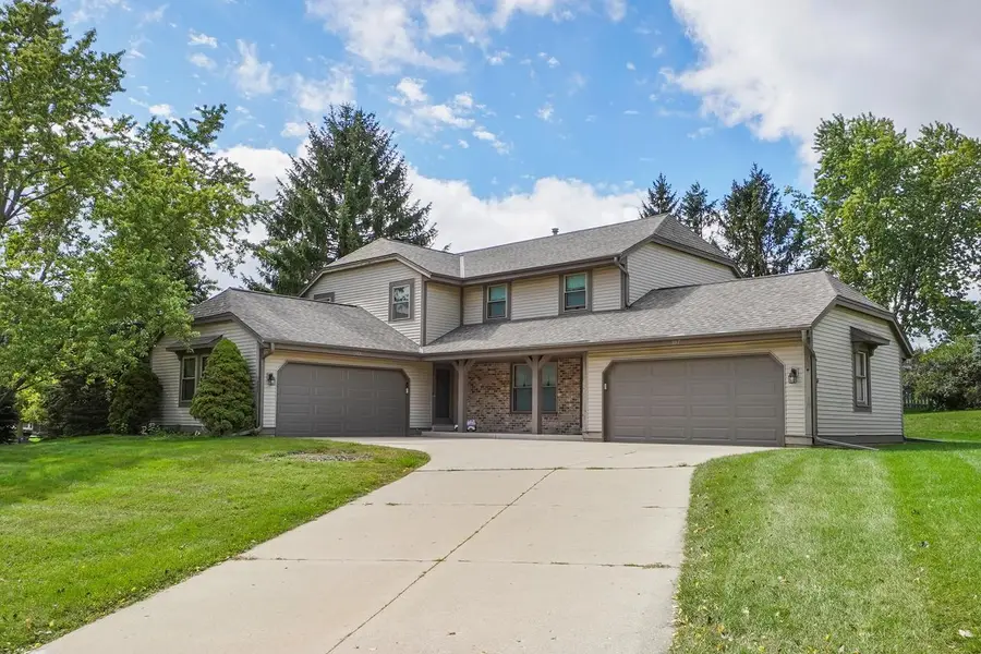 399 Willow Grove DRIVE #397, Pewaukee, WI 53072 - #2