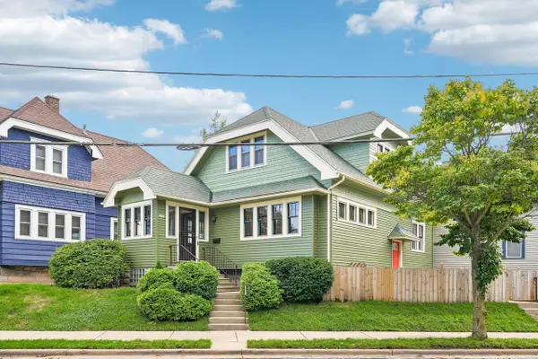 1952 N Warren AVENUE, Milwaukee, WI 53202