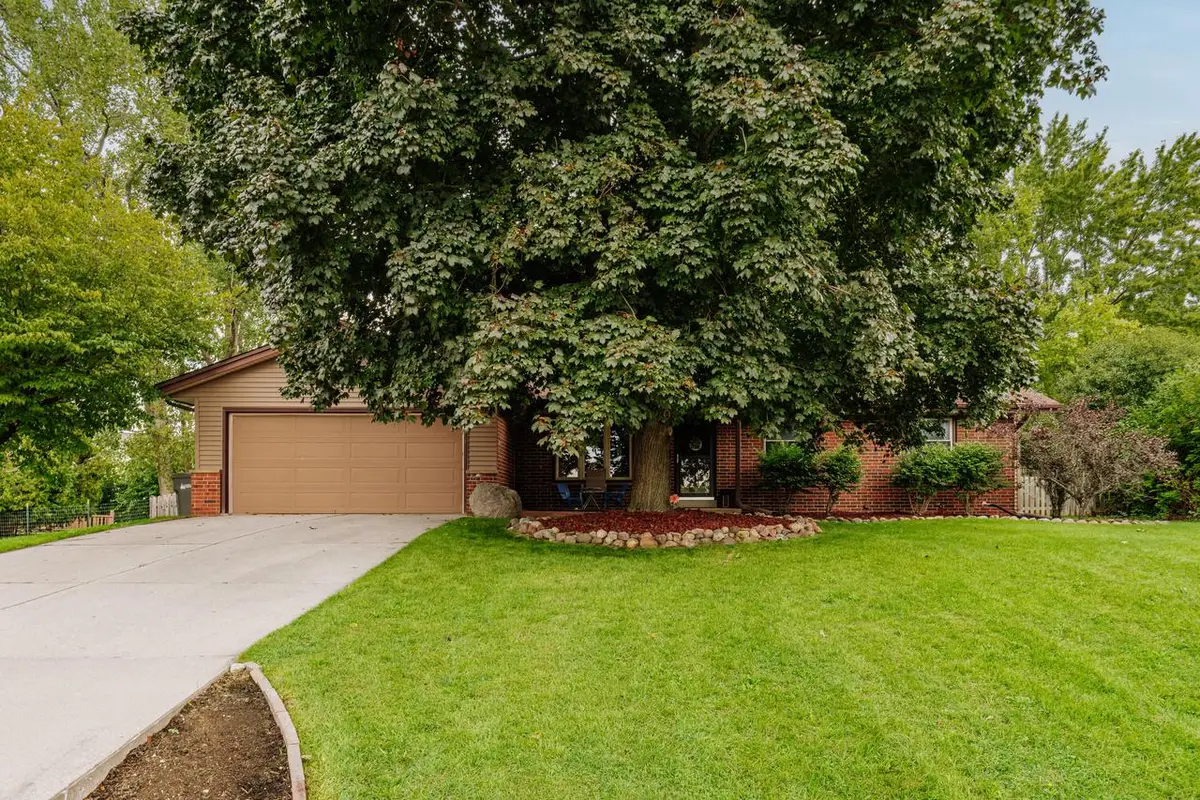 S77W17436 St Leonards DRIVE, Muskego, WI 53150 - #1