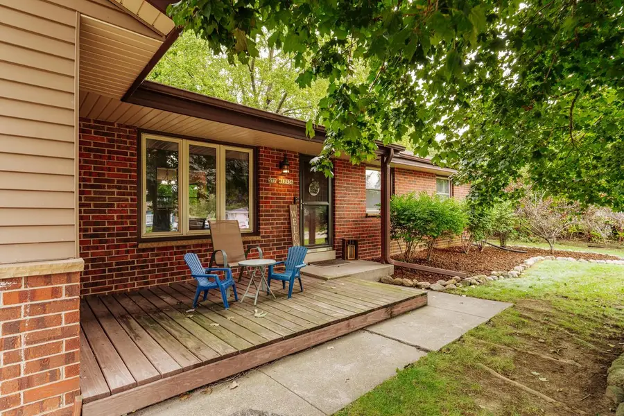 S77W17436 St Leonards DRIVE, Muskego, WI 53150 - #2