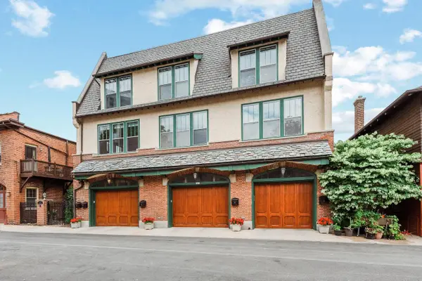 2010 E Windsor PLACE #A, Milwaukee, WI 53202